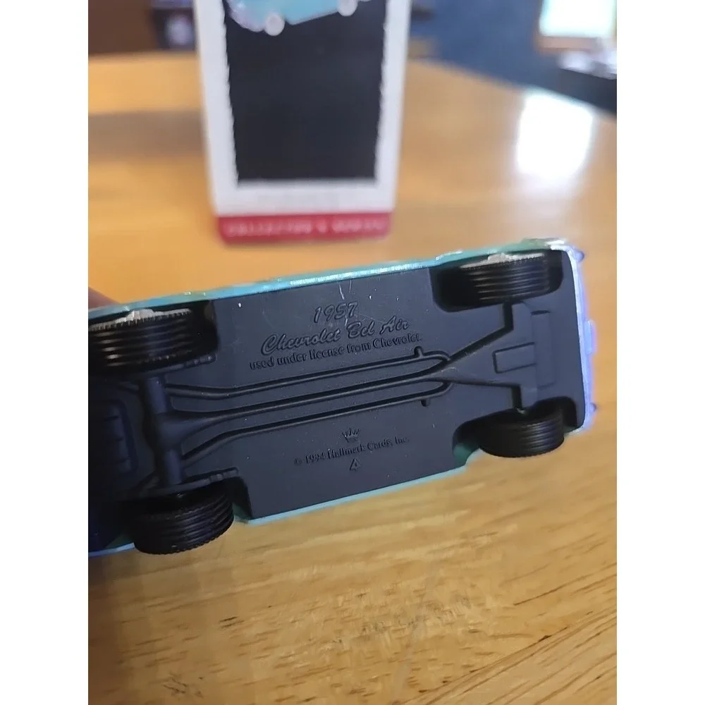 Hallmark KEEPSAKE‎ ornament - 1957 Chevrolet Bel Air
